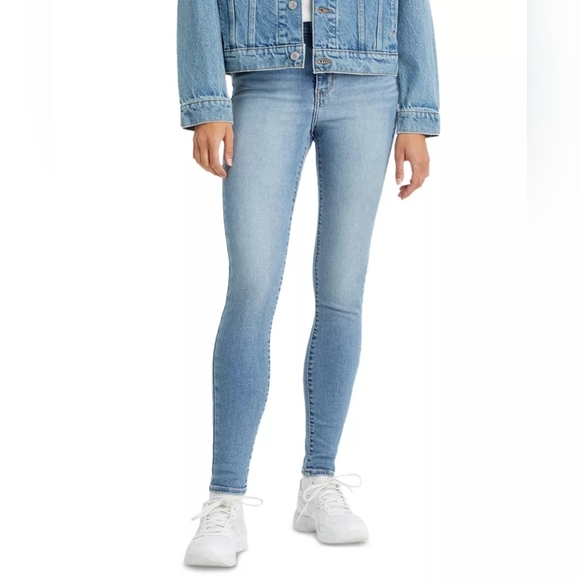 Women's Levi's 720 High Rise Super Skinny in Medium Wash Denim Size US 28 | EUC - Picture 2 of 5